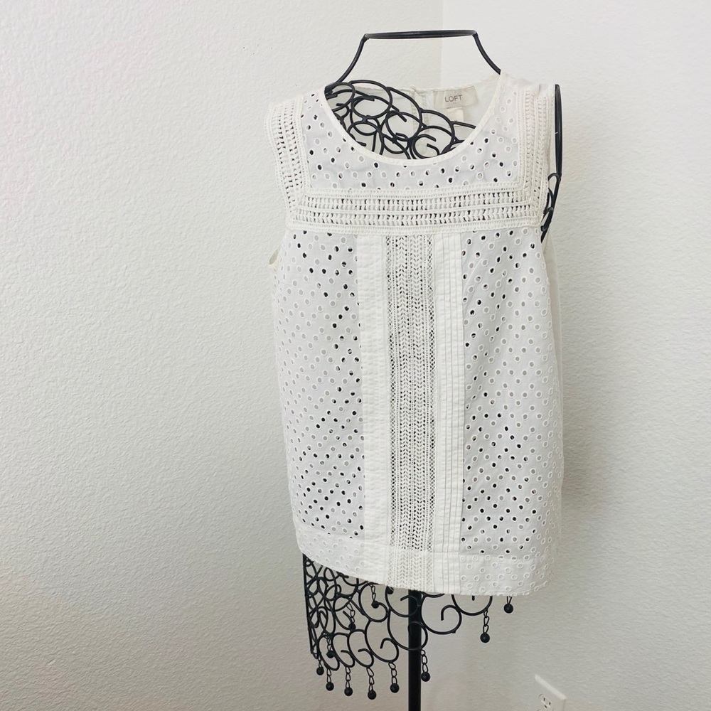 LOFT M EMBROIDERED SLEEVELESS white blouse